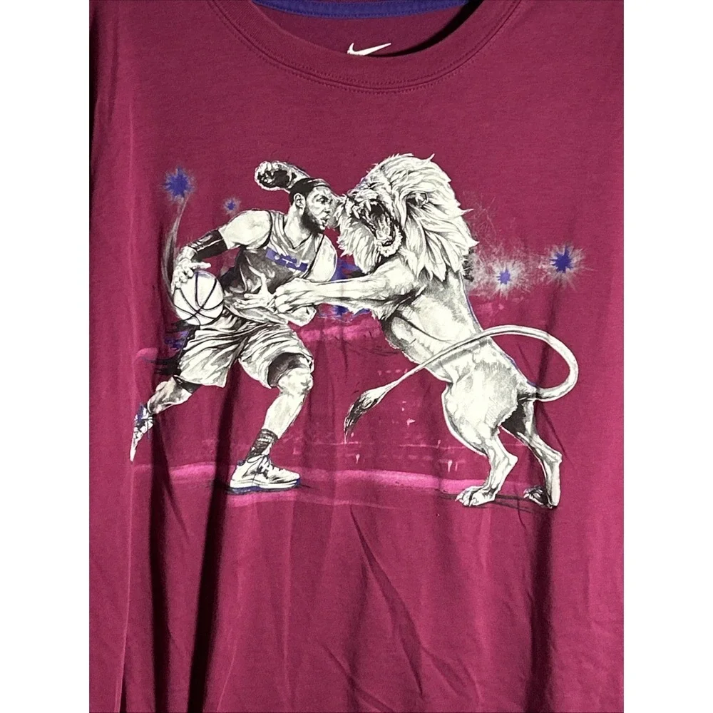 Nike Dri Fit LeBron James Mens Size XL Burgundy Short Sleeve Graphic‎ T Shirt